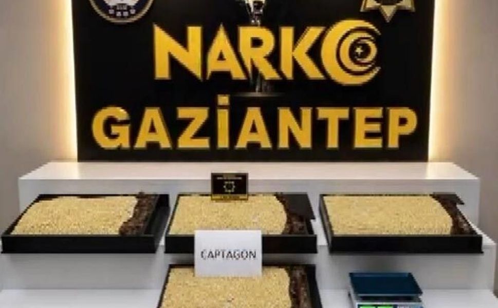 Gaziantep'te sanayi tipi mutfak araçlarına gizlenmiş 400 bin Captagon hap ele geçirildi