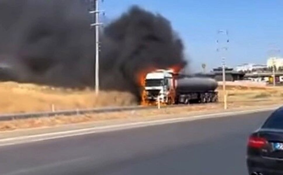 Gaziantep'te seyir halindeki tanker alev alev yandı