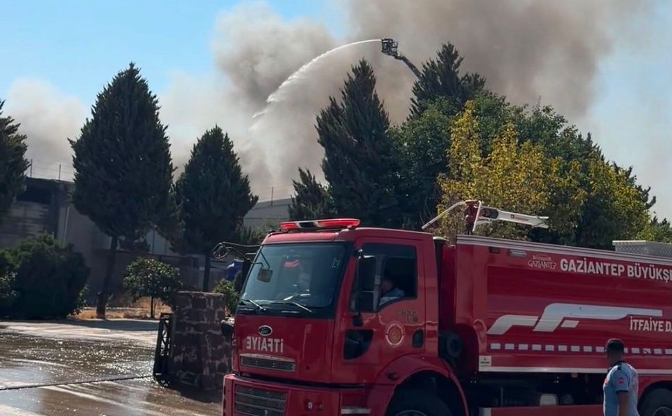 Gaziantep'teki fabrika yangını söndürüldü
