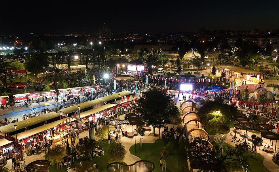Gaziantep'te Hemşehri Dernekleri Festivali renkli görüntülerle açıldı