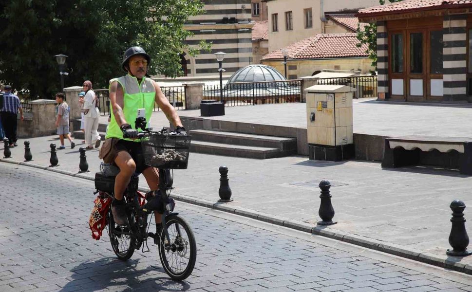 İş yerini kapatan gezgin, bisikletiyle Türkiye'yi turluyor