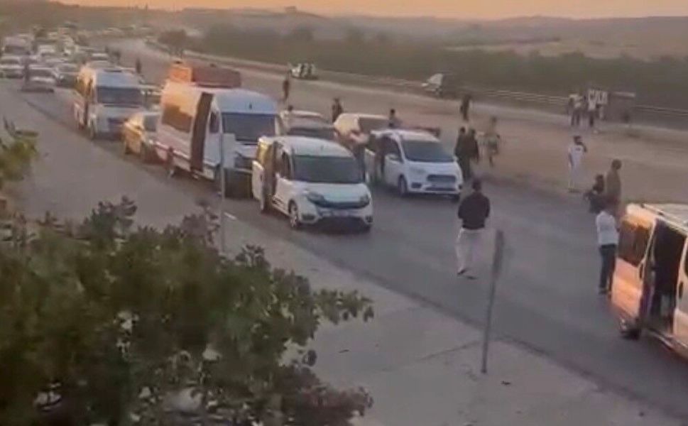 Kazada 3 kişinin hayatını kaybettiği Gaziantep-Nizip kara yolunda eylem