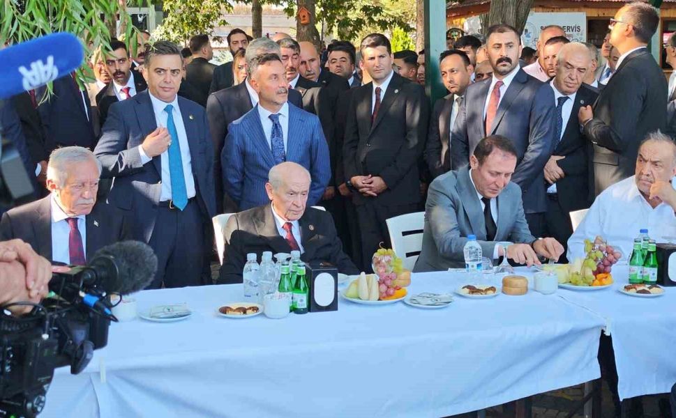 MHP Lideri Bahçeli, Ahlat'ta partililer ve vatandaşlarla buluştu