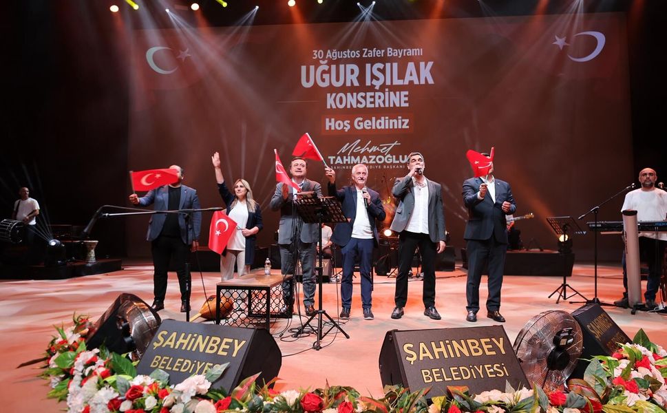 Şahinbey’de zaferin coşkusu şarkılarla taçlandı