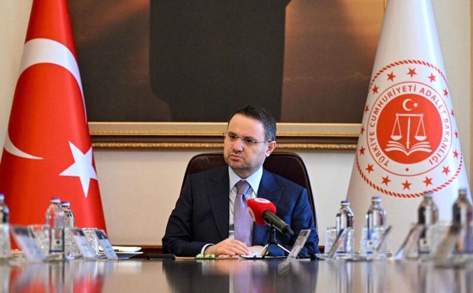 Bakan Gürlek açıkladı! 84 hâkim ve savcı meslekten çıkarıldı