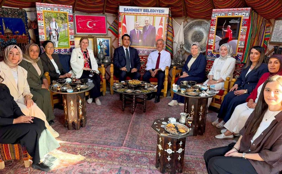 Yılmaz Şehitkamil'in otağında misafirlerini ağırladı
