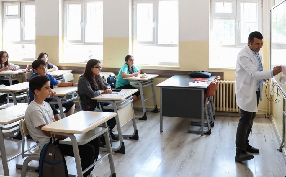 Veli ziyaretlerinde yeni dönem! Öğretmen görüşmeleri artık randevuyla yapılacak