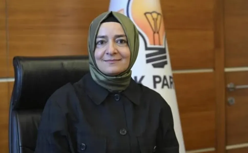 Fatma Betül Sayan Kaya istifa etti