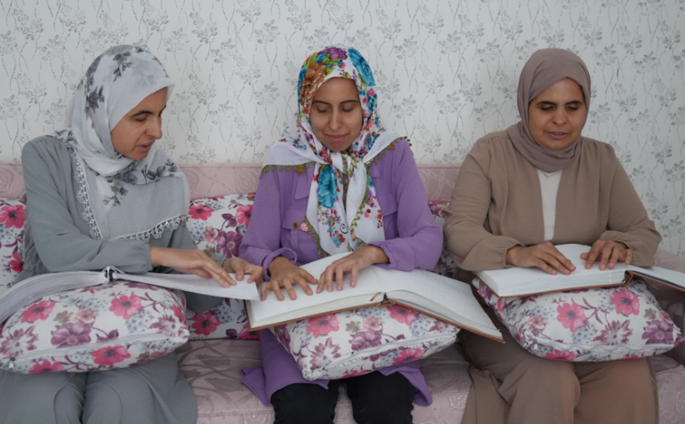 Gaziantep'te görme engelli 3 kardeş azimle üniversiteyi kazandı