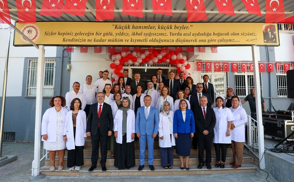 Başkan Şahin, yeni eğitim ve öğretim yılı açılış programında dönemin ilk zilini çaldı