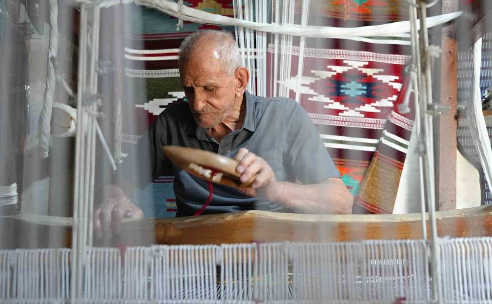 Gaziantep'te 3 metrekarelik dükkanından dünyaya açılıyor