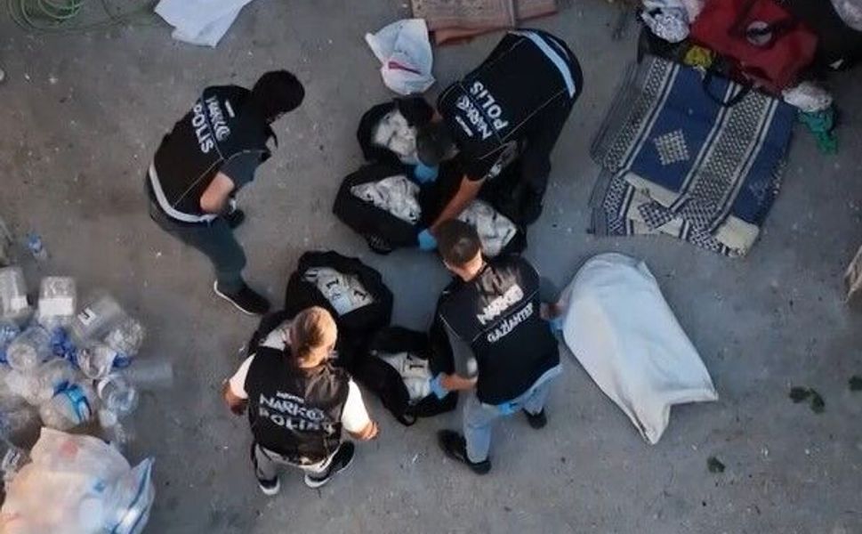 Gaziantep'te 8 valiz dolusu 572 bin adet uyuşturucu hap ele geçirildi: 3 gözaltı