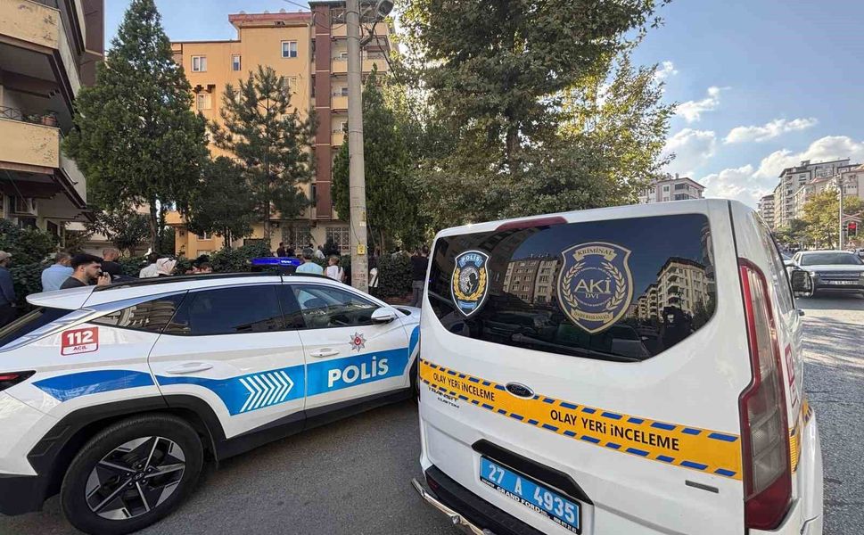 Gaziantep'te bir şahıs evde tartıştığı arkadaşını öldürüp intihar etti