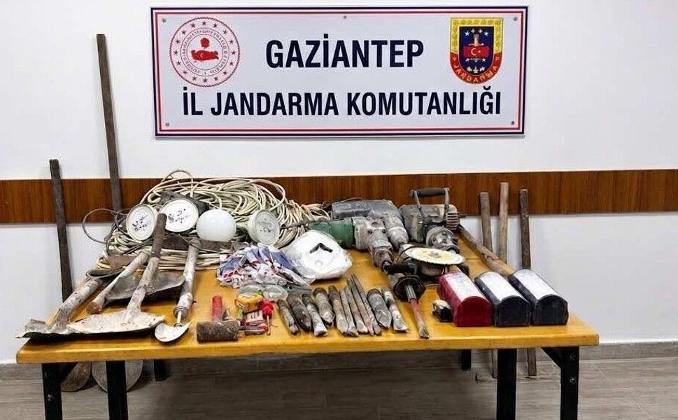Gaziantep'te define bulmak için ormanlık alanda kazı yapan 4 şahıs yakalandı