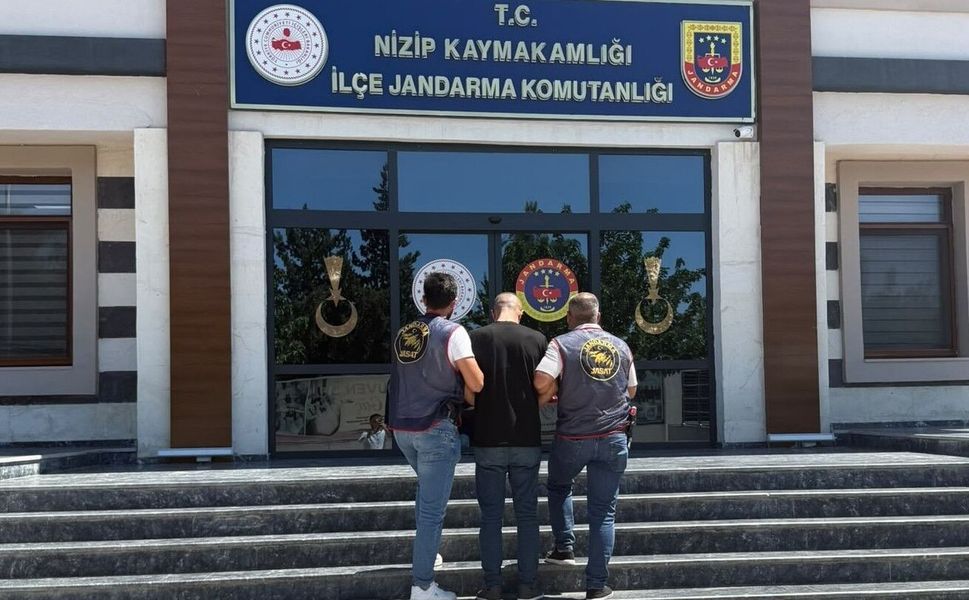 Gaziantep'te kesinleşmiş 10'ar yıl cezayla aranan 2 şahıs yakalandı