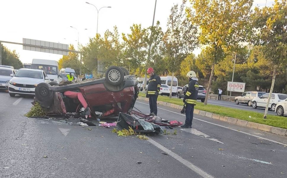 Gaziantep'te kontrolden çıkan otomobil takla atarak karşı şeride geçti: 3 yaralı