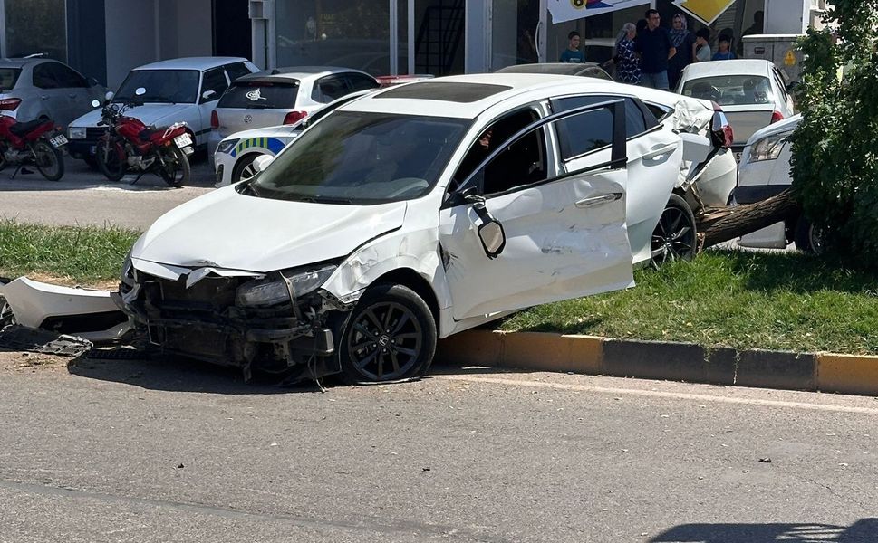 Gaziantep'te otomobil ile beton mikseri çarpıştı: 4 yaralı
