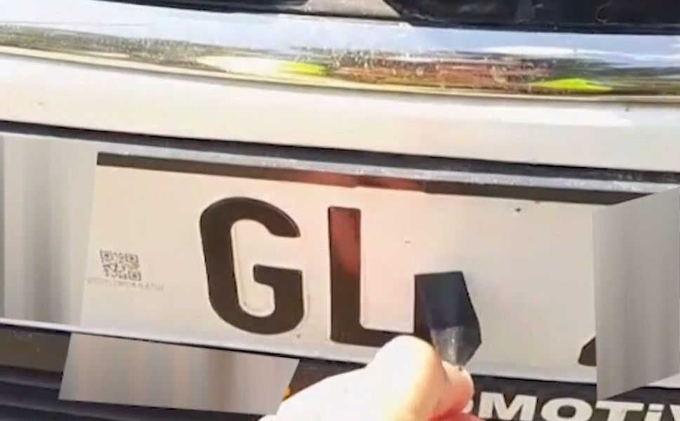 Gaziantep'te plakada bant ile yapılan harf değişikliğine 140 bin TL ceza, 30 gün trafikten men