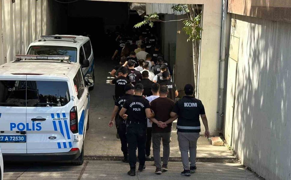 Gaziantep'te 'sokaklar güvende' operasyonunda 18 şüpheli tutuklandı