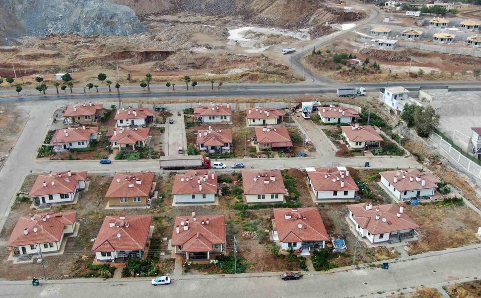 Gaziantep'te villaları aratmayan köy evlerinin bahçesinde üretim