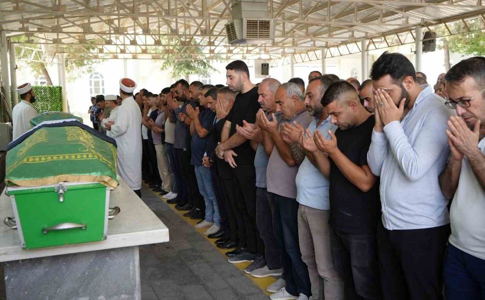 KKTC'de batan yolcu gemisinde hayatını kaybeden 14 yaşındaki Nisa, Gaziantep'te defnedildi