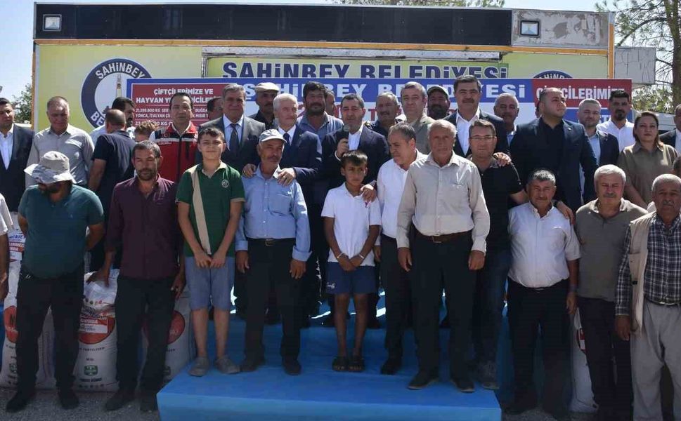Şahinbey'den çiftçilere 2 bin ton gübre desteği