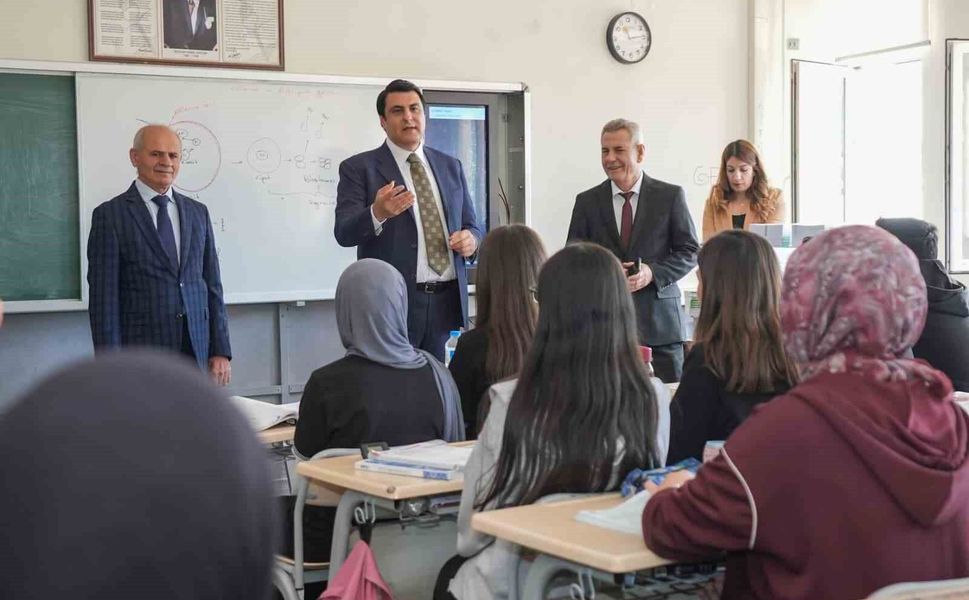 Üniversite yolculuğuna ilk bilet başkan Yılmaz'dan