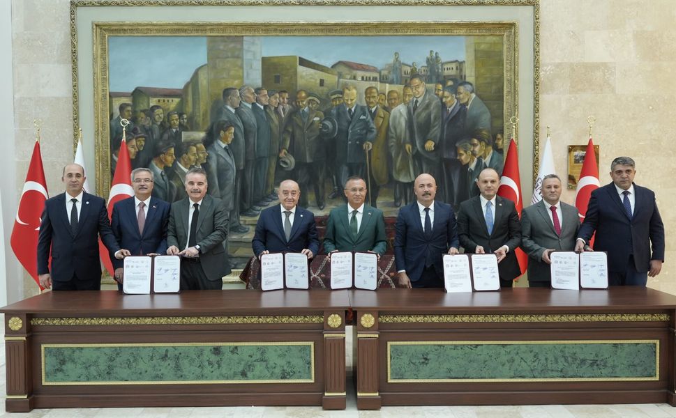 Gaziantep Valiliği’nden eğitime ve esnafa destek sürüyor