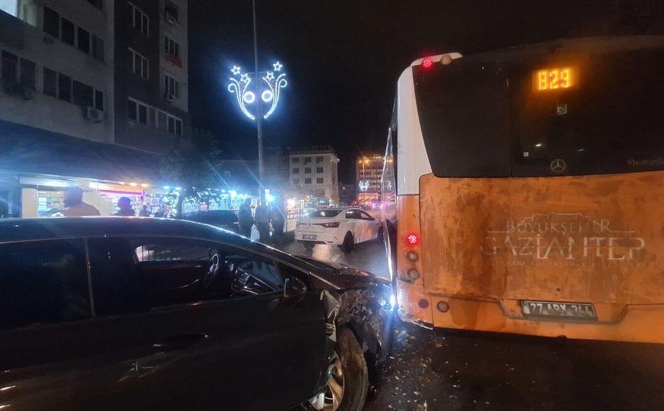 Gaziantep'te belediye otobüsü kazaya karıştı!