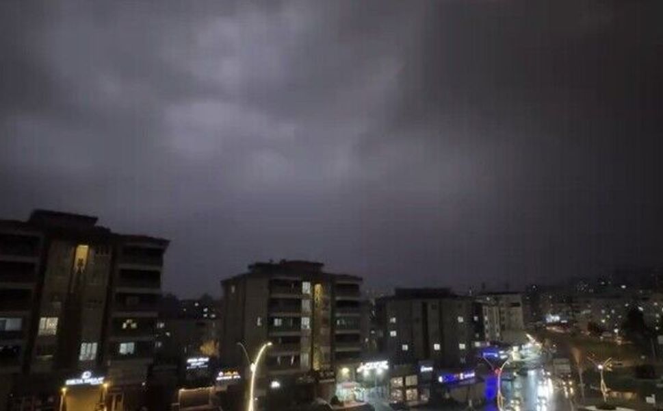 Gaziantep'te art arda şimşekler çaktı: Gece gündüze döndü