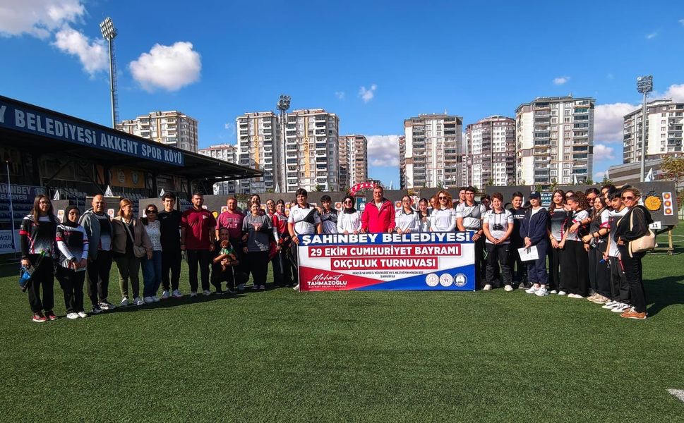 Şahinbey’de Cumhuriyet coşkusu sahalara taşındı