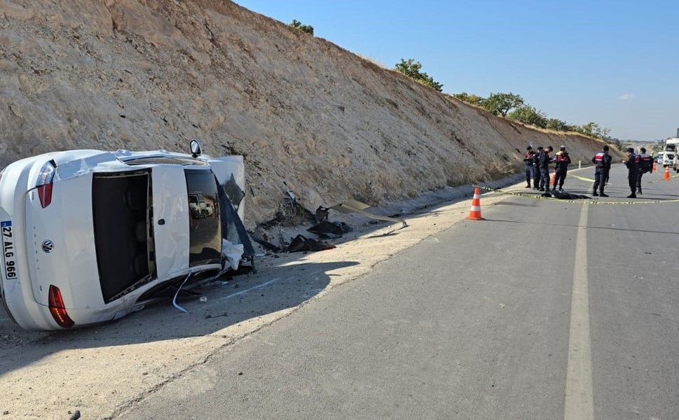Gaziantep'te kavşakta otomobille çarpışan motosikletli hayatını kaybetti