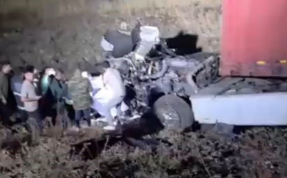 Gaziantep'te tır şarampole savruldu: Sürücü yaralandı