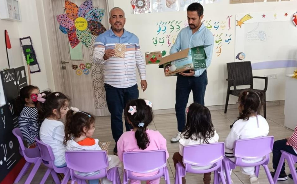 Gaziantep'te çocuklar için etkinlik yapılarak hediye dağıtıldı