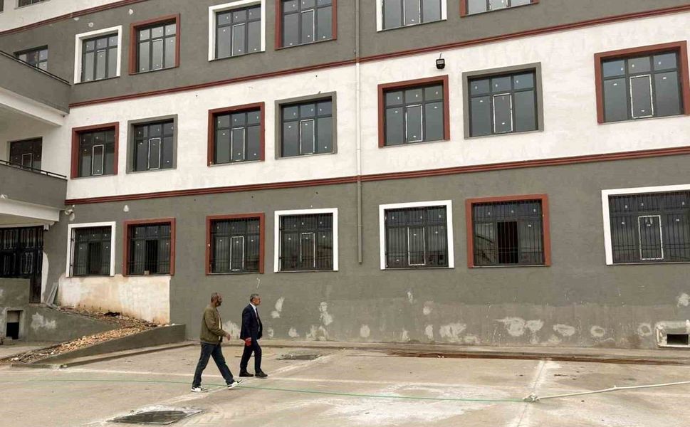 Araban TOKİ alanındaki 32 derslikli okul inşaatında sona gelindi
