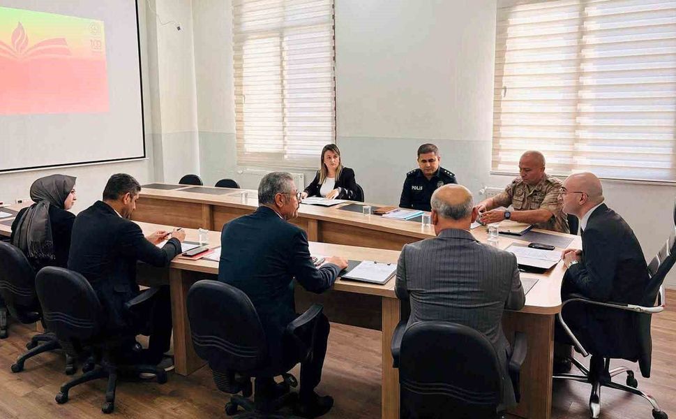 Araban'da öğrencilerin güvenliği için kurumlar arası iş birliği toplantısı düzenlendi