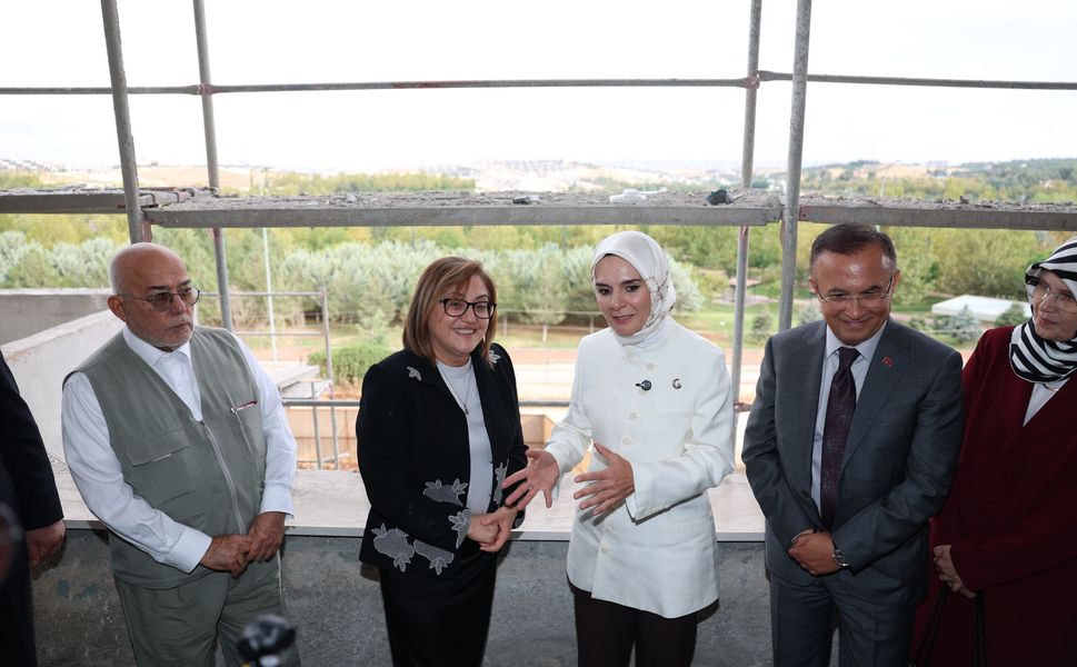 Bakan Göktaş, Hayriye Deniz İleri Yaş Bakım ve Rehabilitasyon Merkezi’nde incelemelerde bulundu