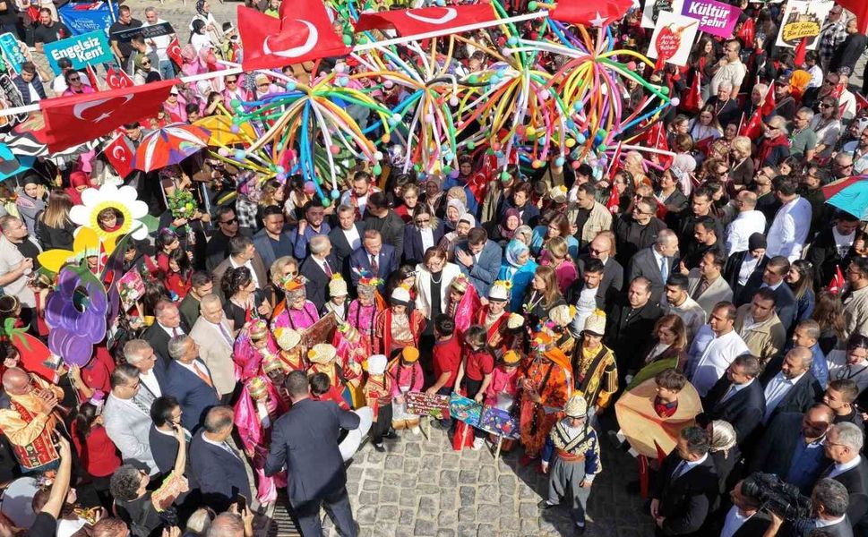 GastroAntep renkli kortej ile başladı