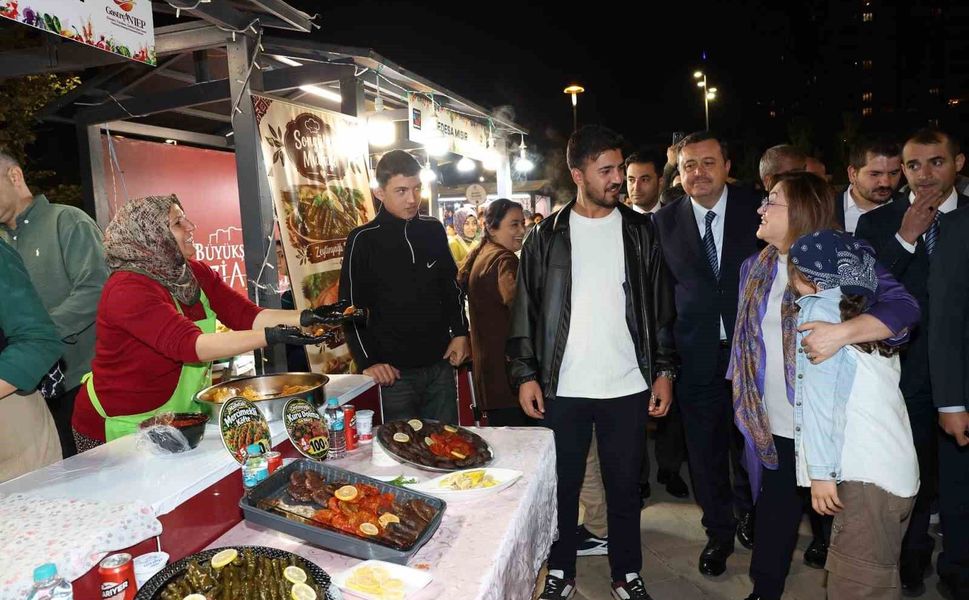 GastroAntep'te lezzet, emek ve kültürün buluştuğu stantlara Başkan Şahin'den yakın ilgi