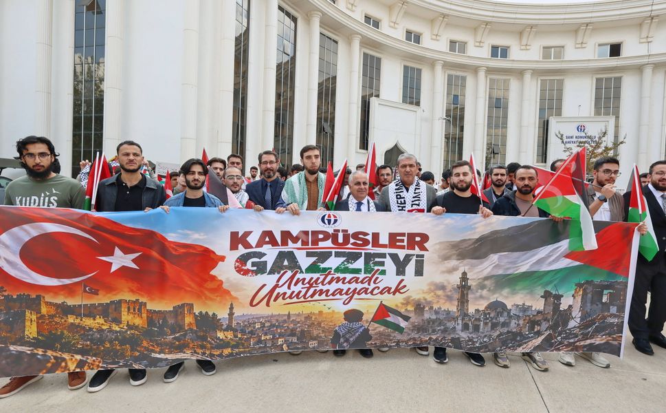 GAÜN öğrencilerinden Filistin’e destek yürüyüşü