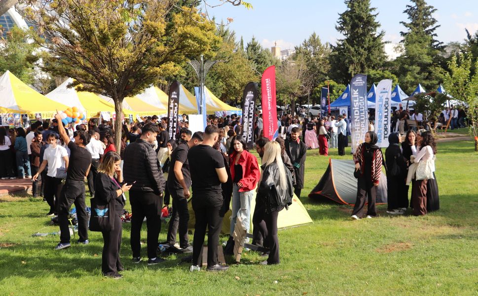 GAÜN’de öğrenci toplulukları için tanıtım günleri başladı