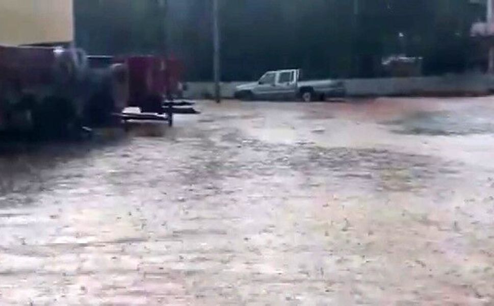 Gaziantep'te etkili olan dolu ve sağanak hayatı olumsuz etkiledi