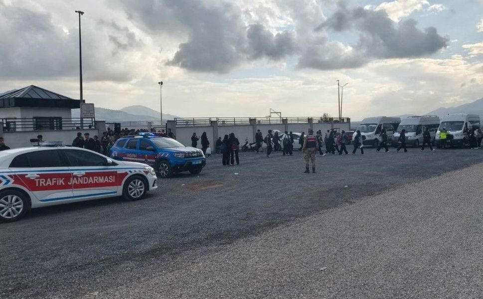 Gaziantep'te jandarmadan okul çevrelerinde huzur uygulaması: Aranan 181 şahıs yakalandı