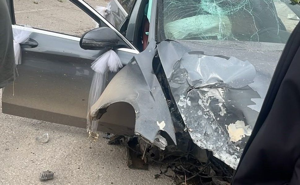 Gaziantep'te kontrolden çıkan araç direğe çarparak karşı şeride geçti: 1 yaralı