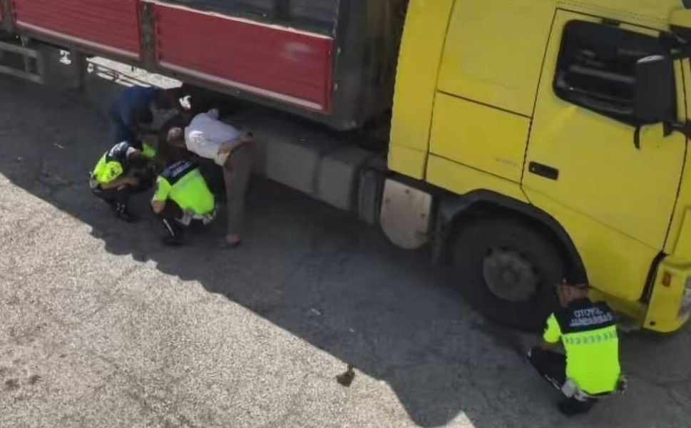 Gaziantep'te otoyolda teknik şartlara uymayan lastik kullanan 25 sürücüye ceza