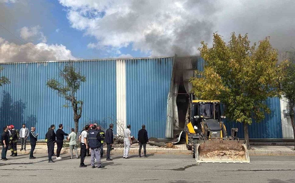 Gaziantep'te pamuk fabrikasında çıkan yangın kontrol altına alındı