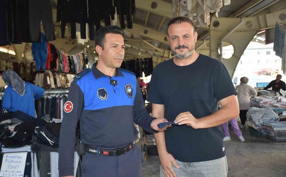 Gaziantep'te zabıta ekiplerinin bulduğu 55 bin TL değerindeki takılar sahibine teslim edildi