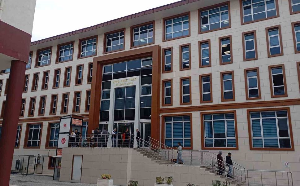 Güllü'nün kızı Tuğyan Ülkem Gülter suçlamaları kabul etmedi: 'Annem düştü, herhangi bir temas ettiğini görmedim'