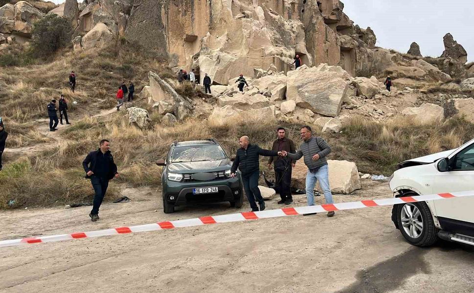 Kapadokya'da peribacası yıkıldı: Ölü ve yaralılar var