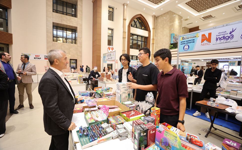 Şahinbey Belediyesi'nin Kitap Fuarına Yoğun İlgi